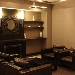 Image of the library at the Absolute Club House