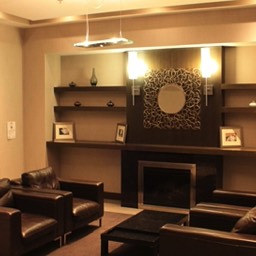 Image of the library at the Absolute Club House
